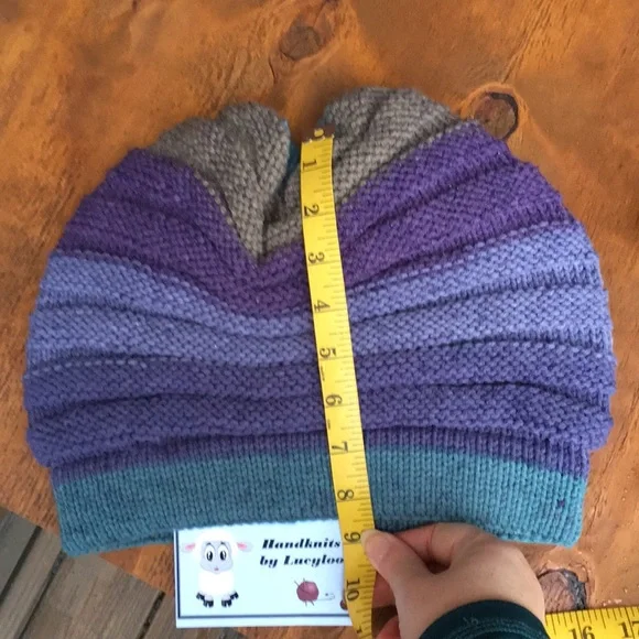 Hand Knit Hat/Toque - Picture 6 of 6